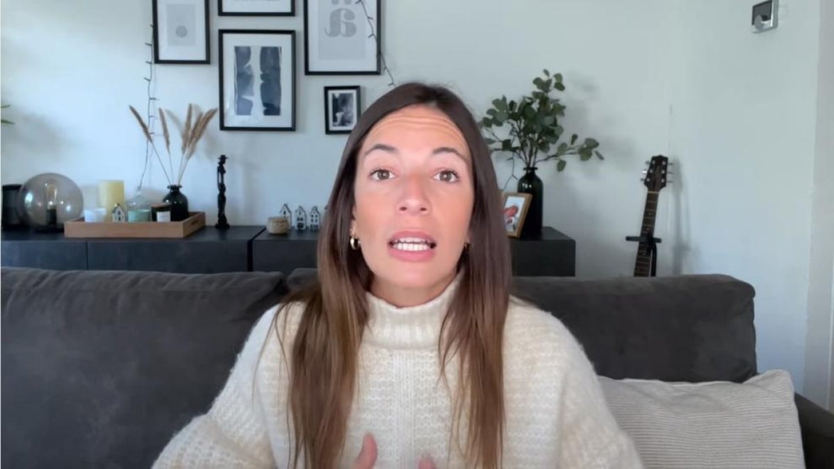 La youtuber Aye Cipriano explicant la situació actual a Andorra