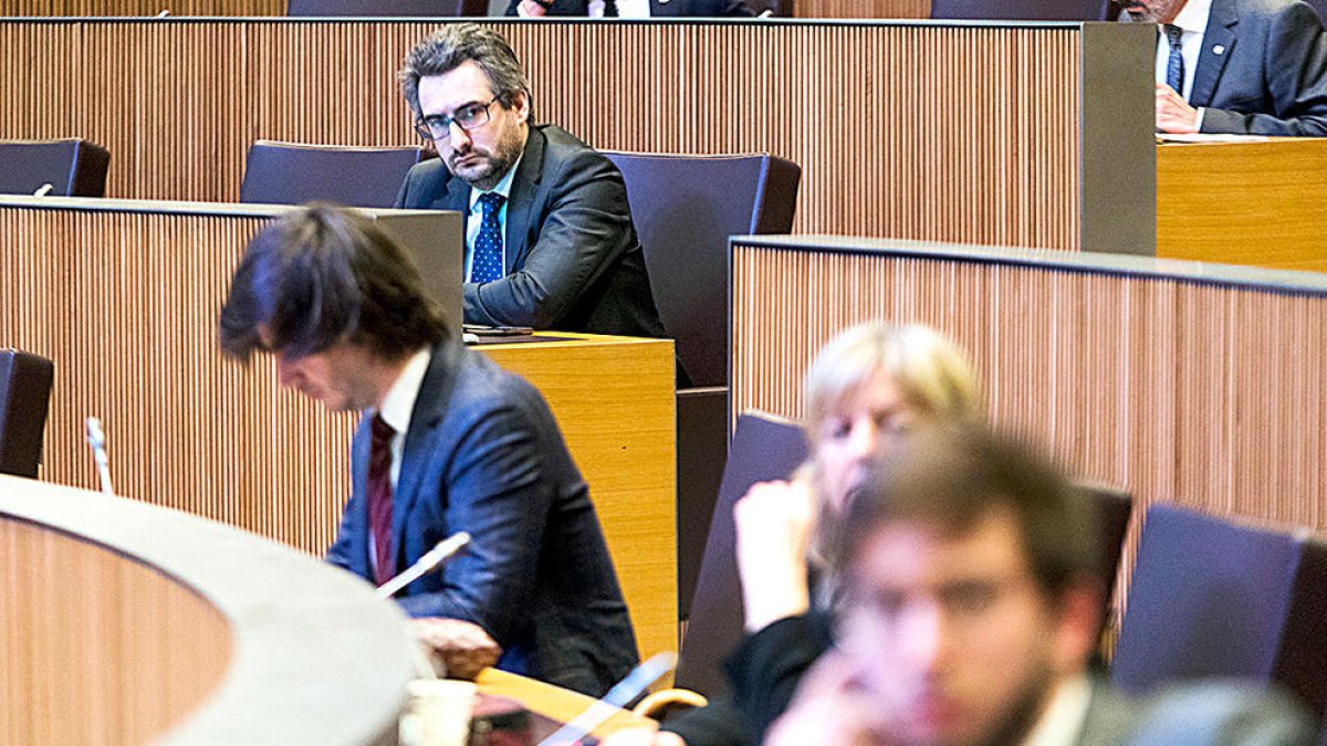 El ministre Jover i el president del grup demòcrata, Carles Enseñat, al Consell.