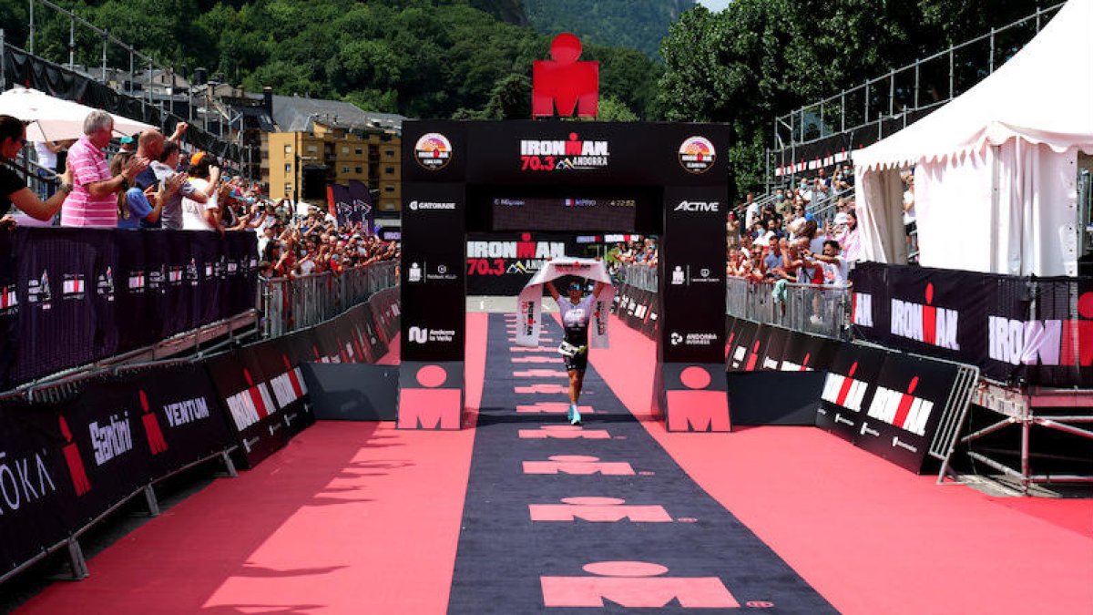 La coneguda cursa de resistència, en una de les arribades al Parc Central.