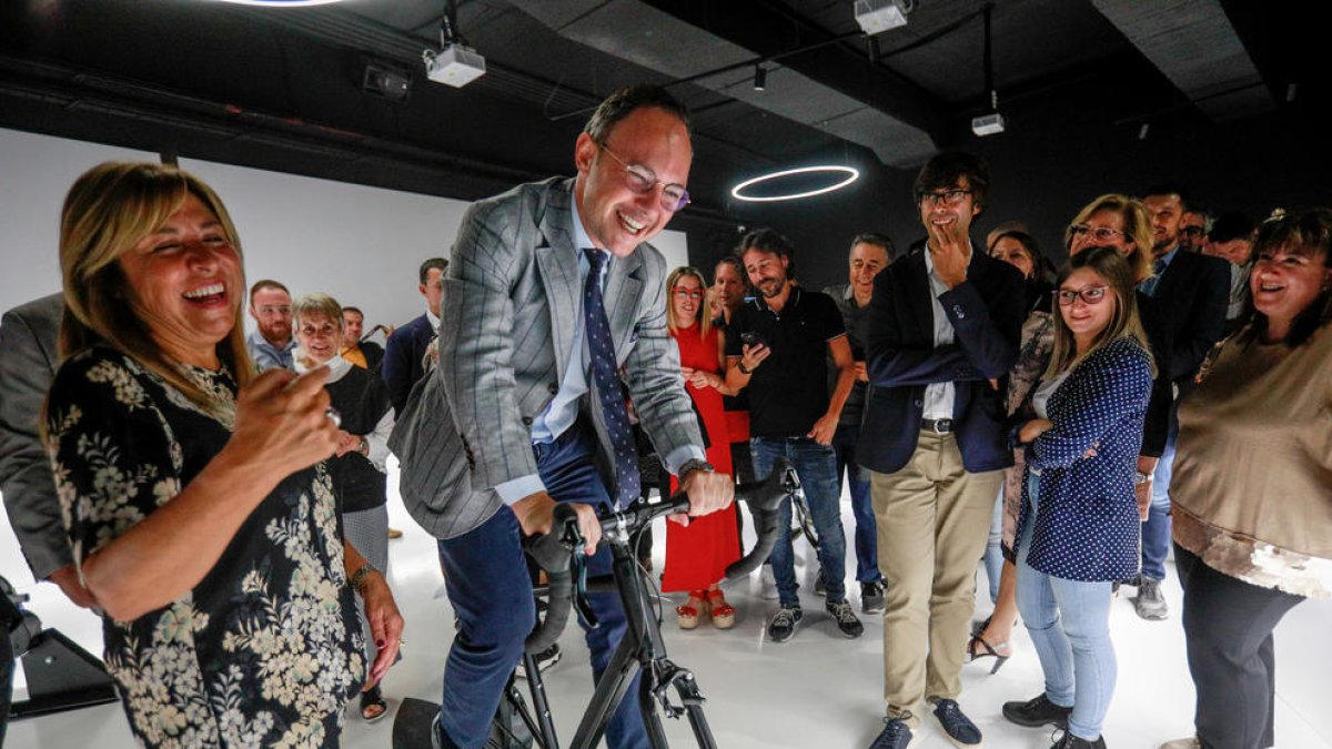 La cònsol, Conxita Marsol, i el cap de Govern, Xavier Espot, en la inauguració del Bici Lab Andorra.