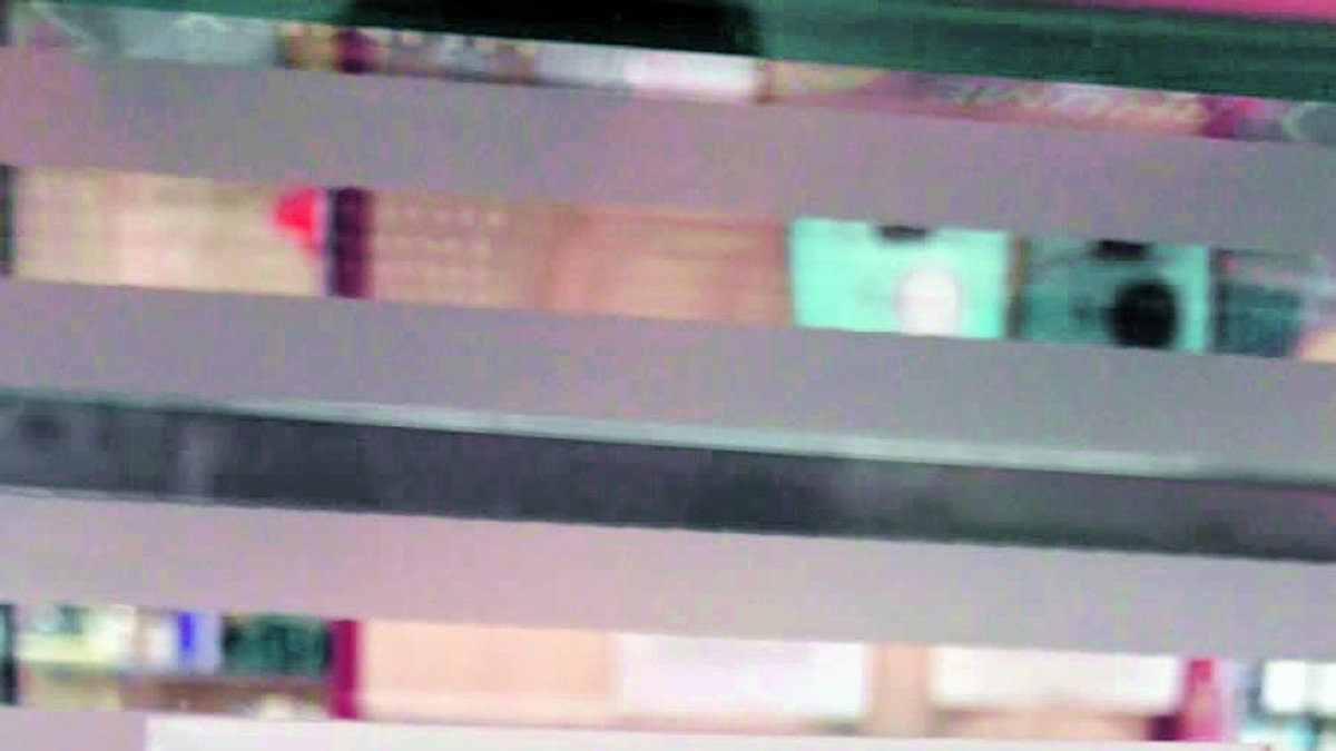 Una capsa d'un fàrmac que combina codeïna i ibuprofèn.