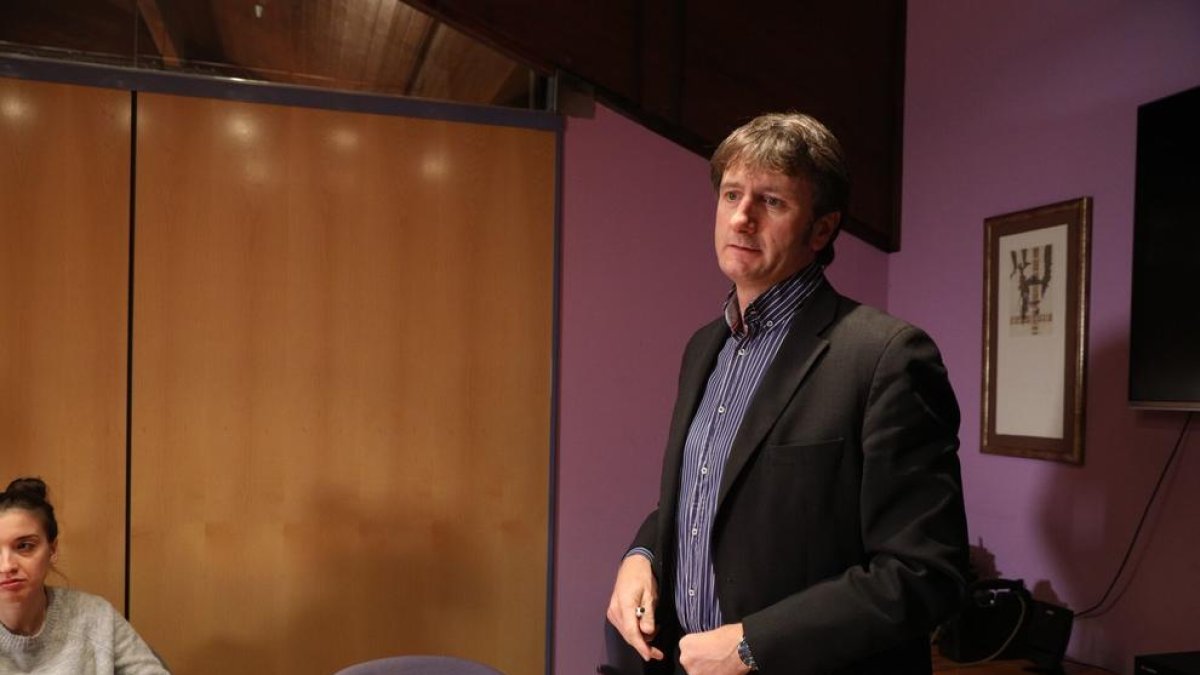 El director de RTVA, Xavi Mujal, ahir a la tarda en declaracions a la premsa