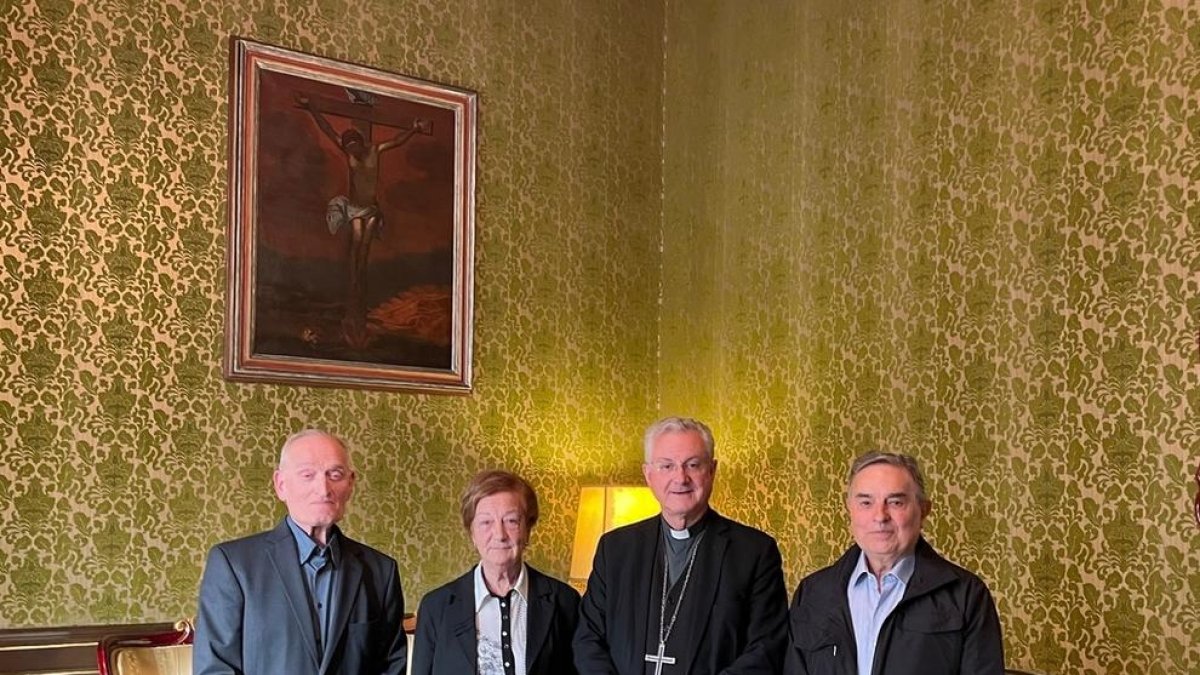 Joan-Enric Vives rep la visita de Càritas