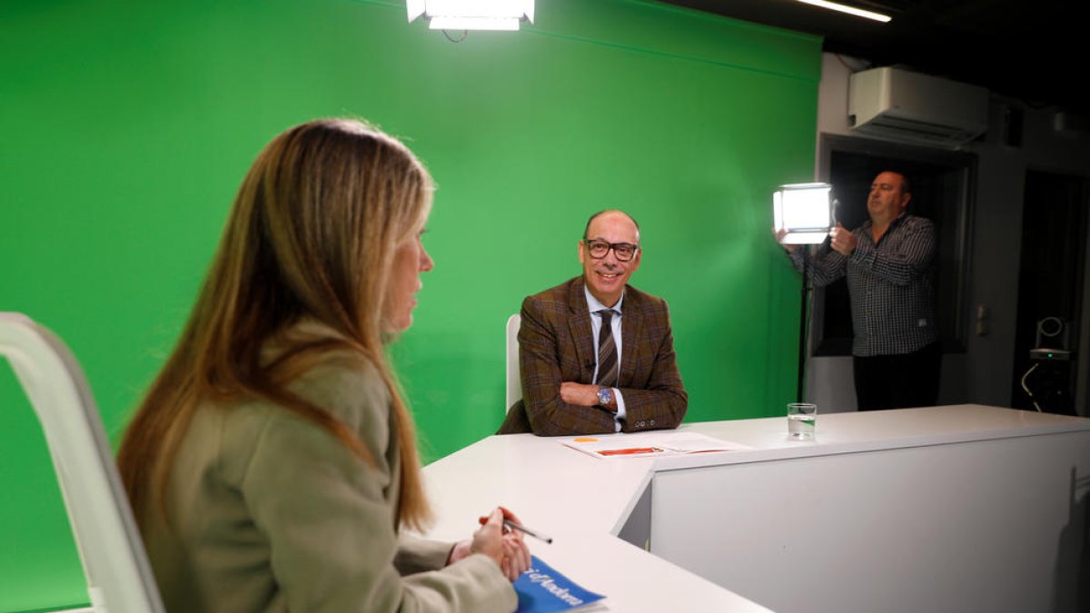 El secretari general de Demòcrates, Jaume Serra, poc abans de l'entrevista a Diari TV.