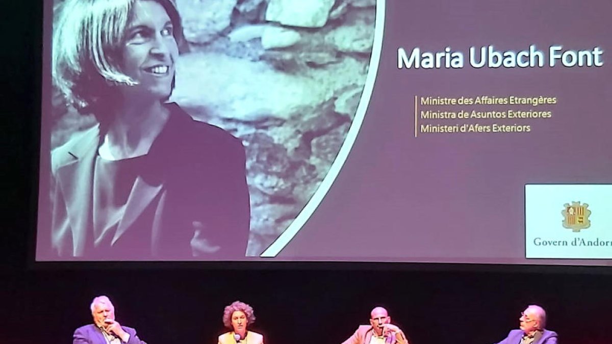 Ubach, durant l'acte.