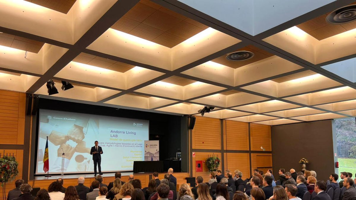 Gallardo adreçant-se als assistents ahir.