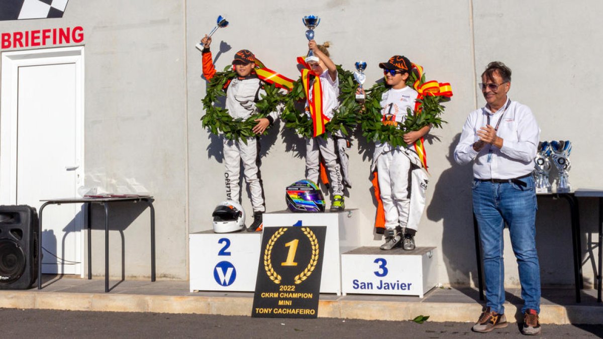 Cachafeiro, al centre.