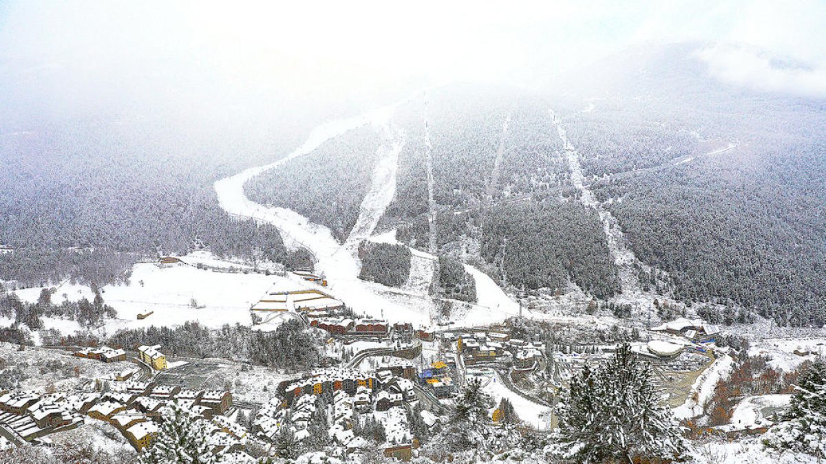 Les pistes del Tarter i la zona que interessa per a la urbanització.