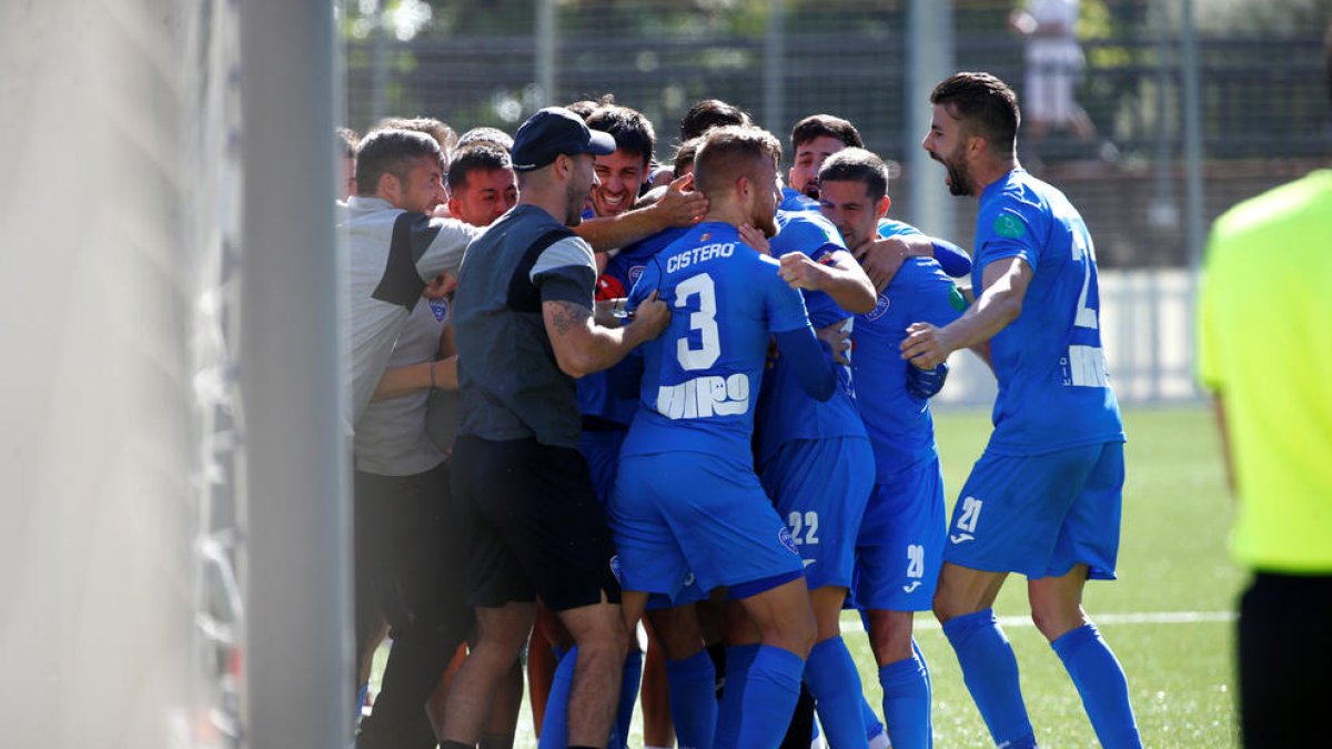 Els jugadors de l'Atlètic celebren un dels gols.