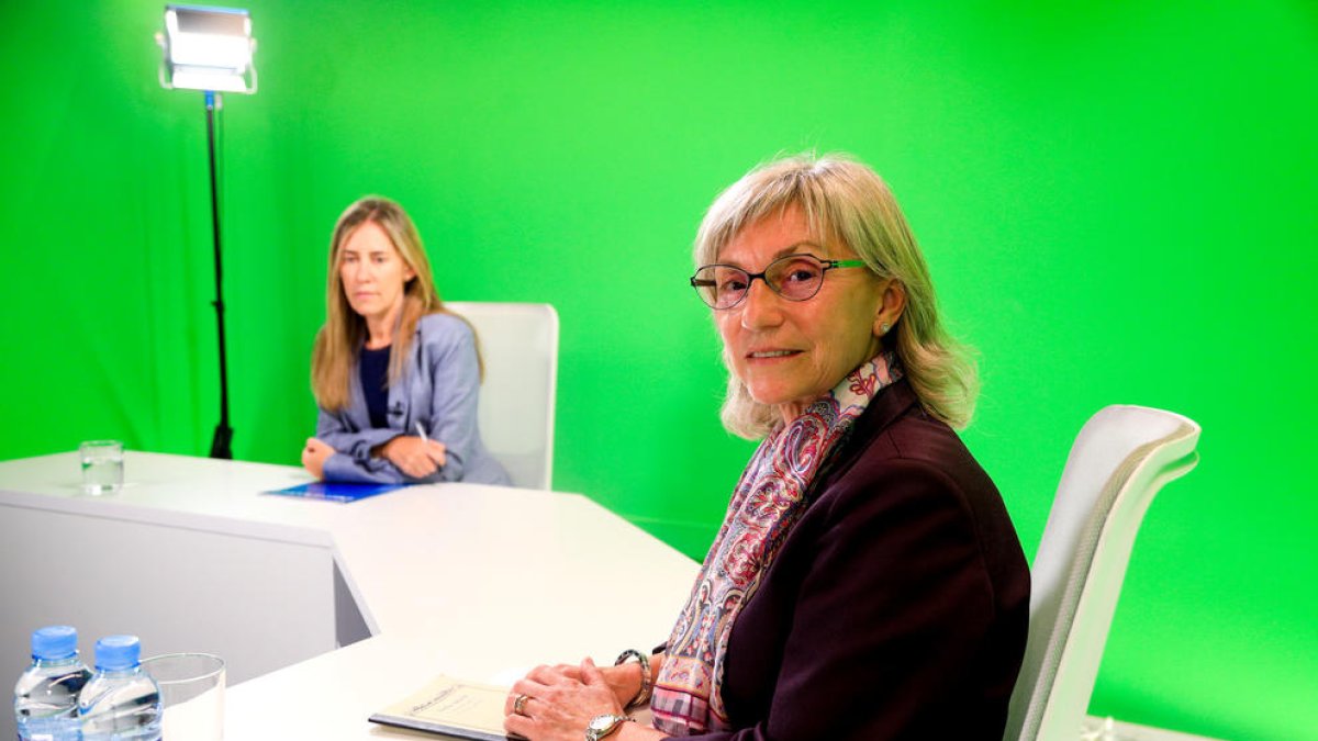 La presidenta de la CASS, Montserrat Capdevila, ahir al plató de Diari TV.