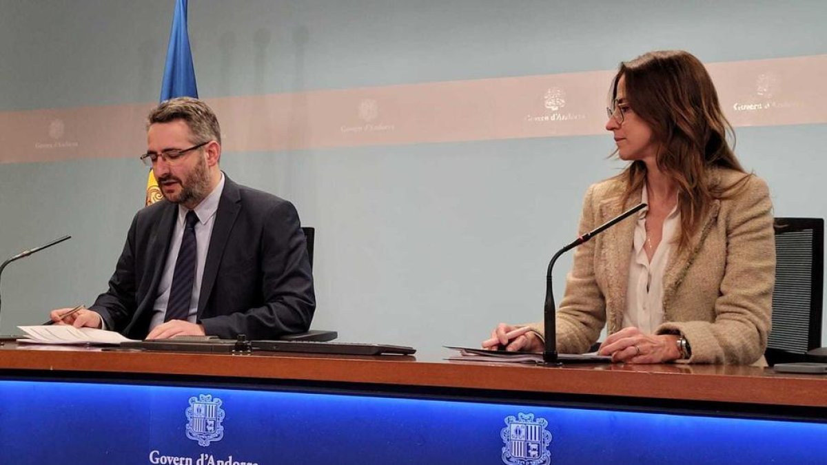 El ministre Jover i la ministra Riva avui en roda de premsa