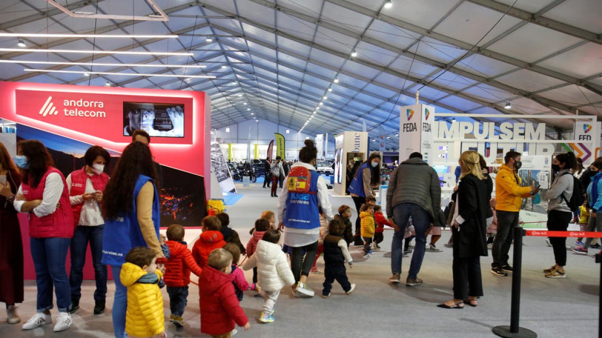 Visitants al gran envelat de la Fira de l'any passat.