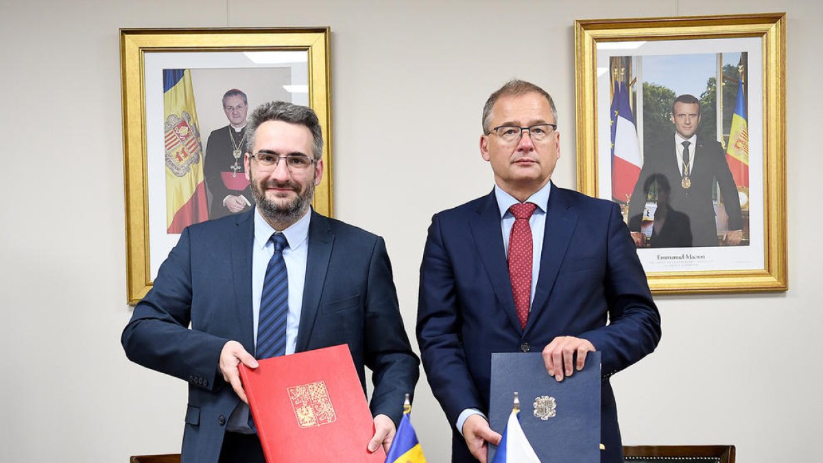 Signatura conveni CDI amb la República Txeca