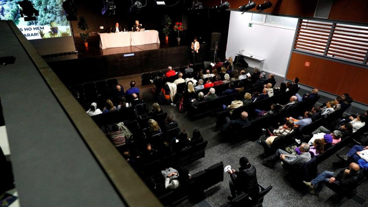 Reunió de poble sobre Grifols
