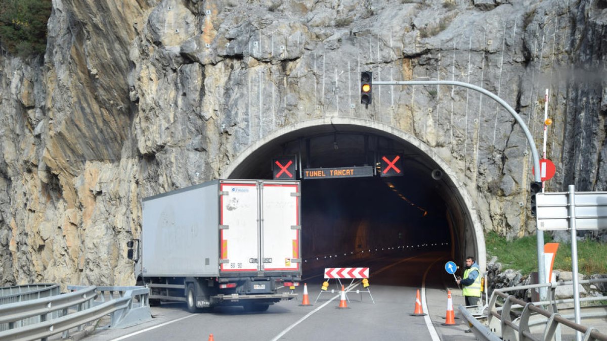 Les obres obliguen a mantenir tancat el túnel.