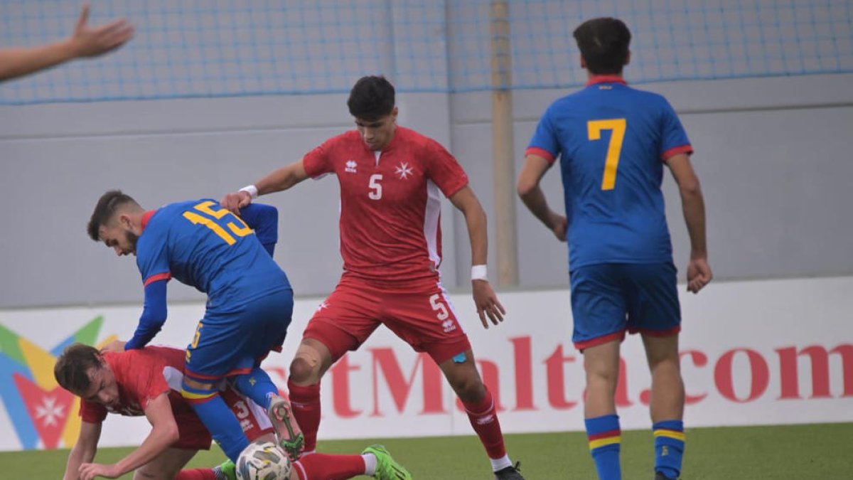 Un instant del partit disputat ahir a Malta.