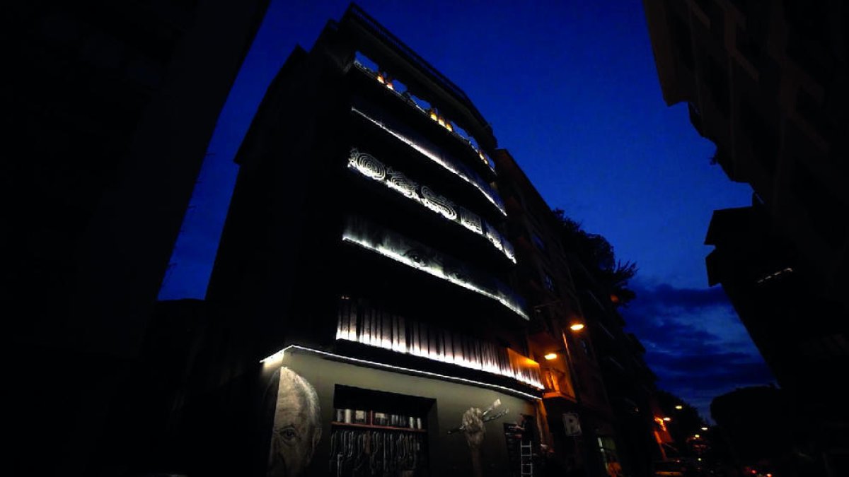 Intervenció a la façana de l'edifici.