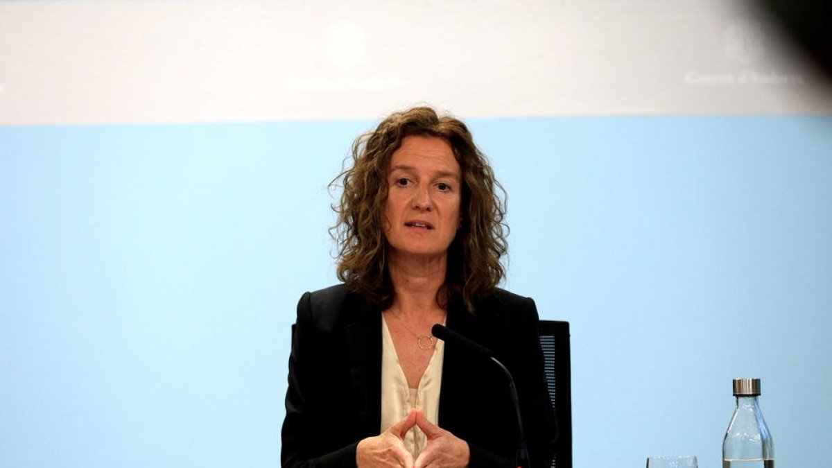 La ministra Sílvia Calvó durant la compareixença per anunciar l'augment de les tarifes de la llum