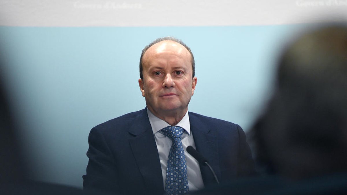 El ministre Josep Maria Rossell avui la roda de premsa posterior al consell de ministres