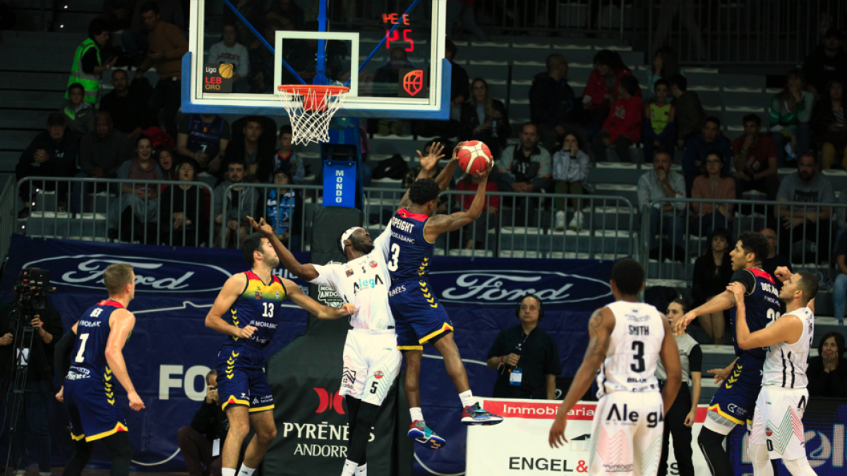 Un moment del partit MoraBanc - Cantabria