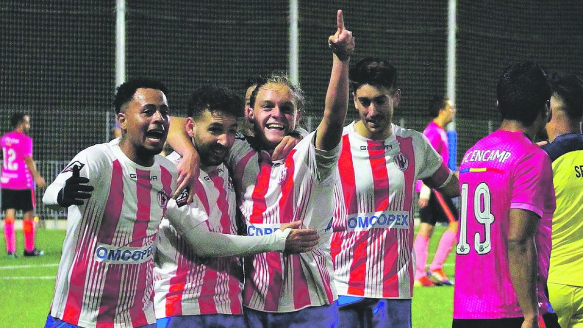 Els jugadors de l'Atlètic celebrant un gol.