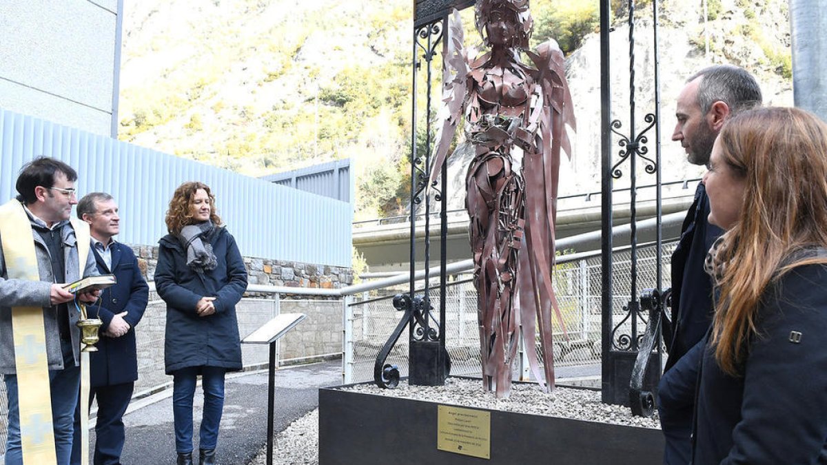 Aixovall ja té una escultura per posar en valor el reciclatge