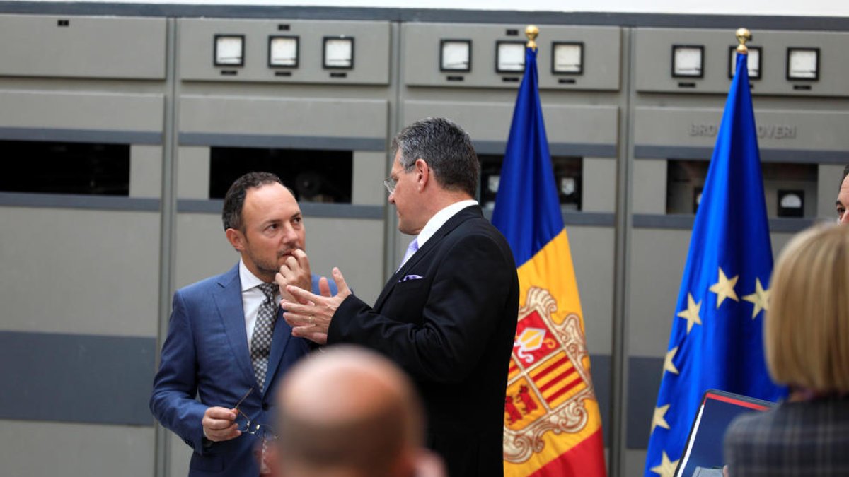 El cap de Govern, Xavier Espot, i el cap negociador de la UE i vicepresident de la Comissió, Maros Sefcovic.