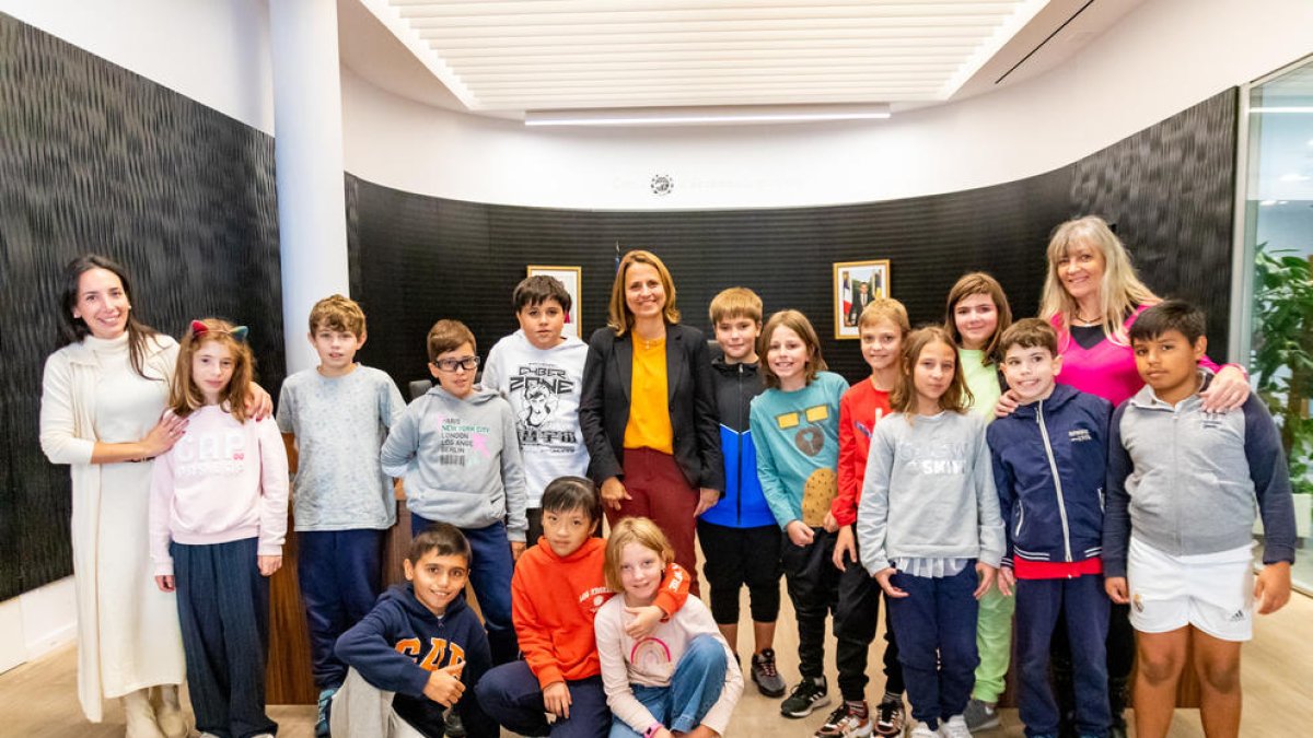 Alumnes del María Moliner al comú d'Escaldes
