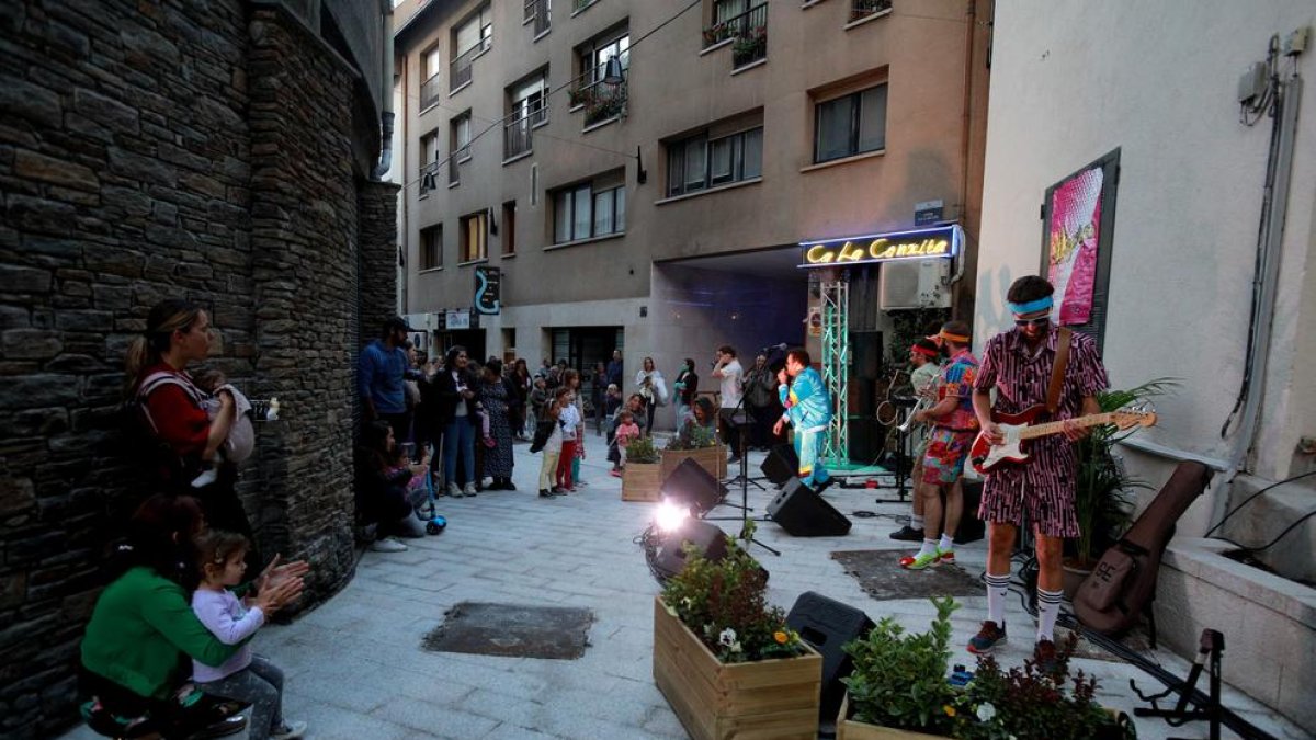 Festa d'estrena del carrer La Llacuna