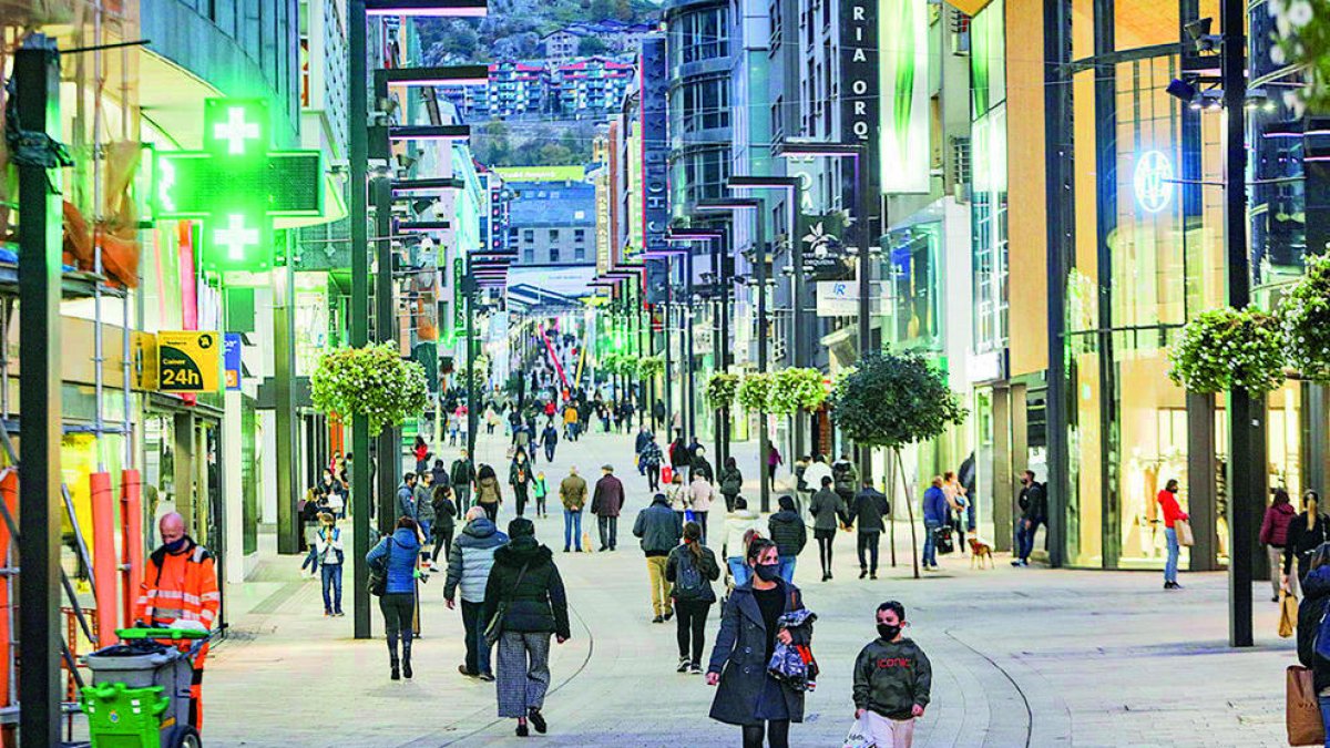 L'avinguda Meritxell de la capital, un pol del comerç del país.