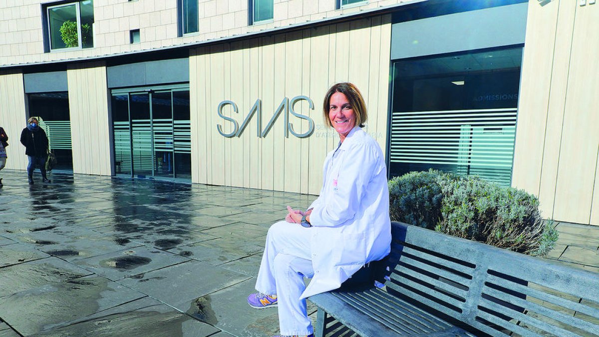 Cristina Pérez, a l'exterior de l'hospital.