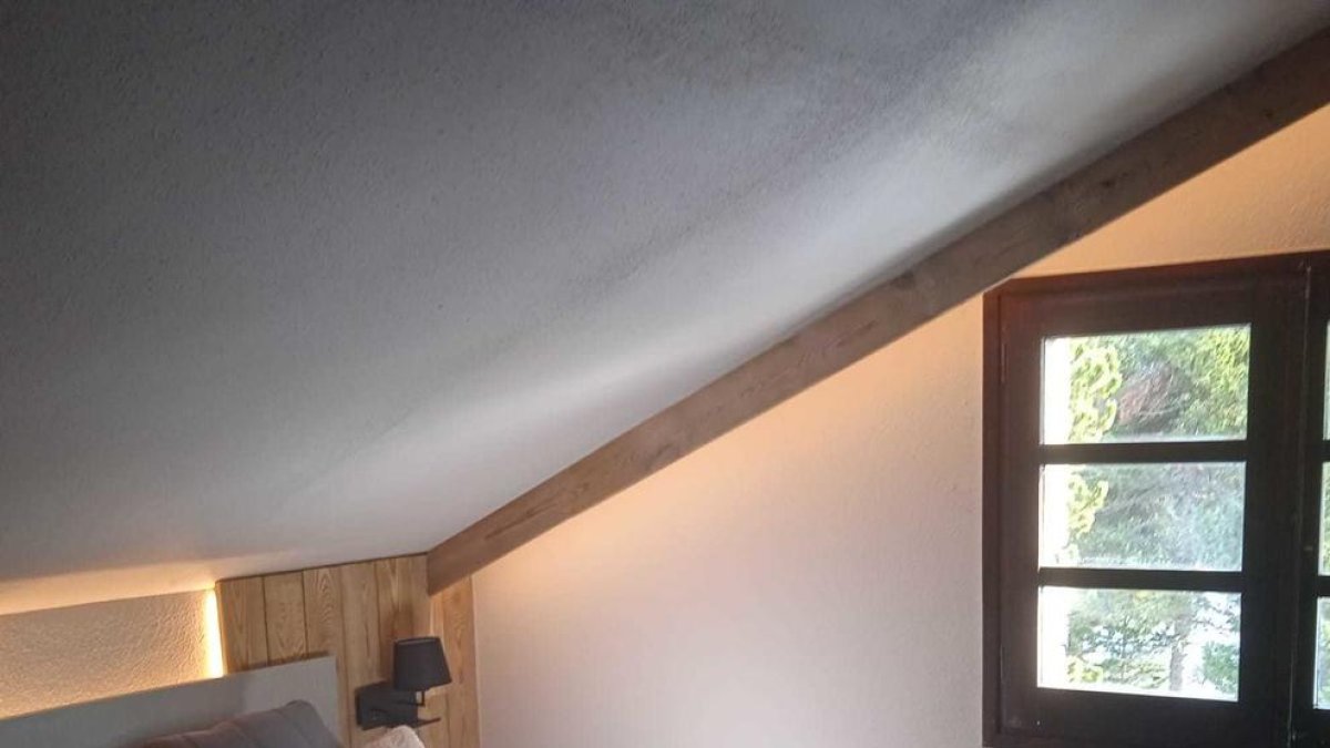 Una de les habitacions de l'hotelet de la Borda de Conangle