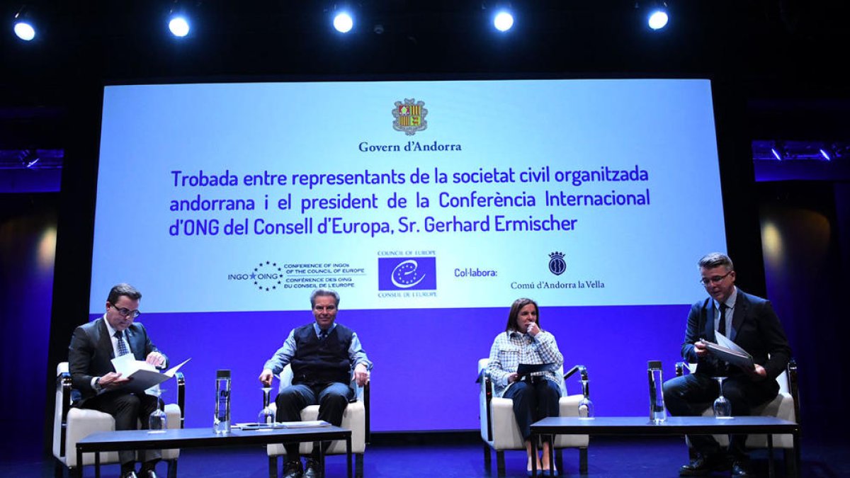 Reunió d'Ermischer amb la societat civil.