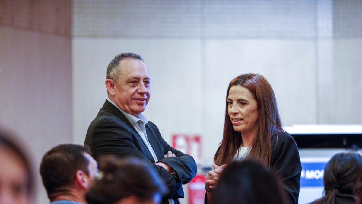 Jordi Moreno, director de la policia, i Dolors Artuñedo, agent.