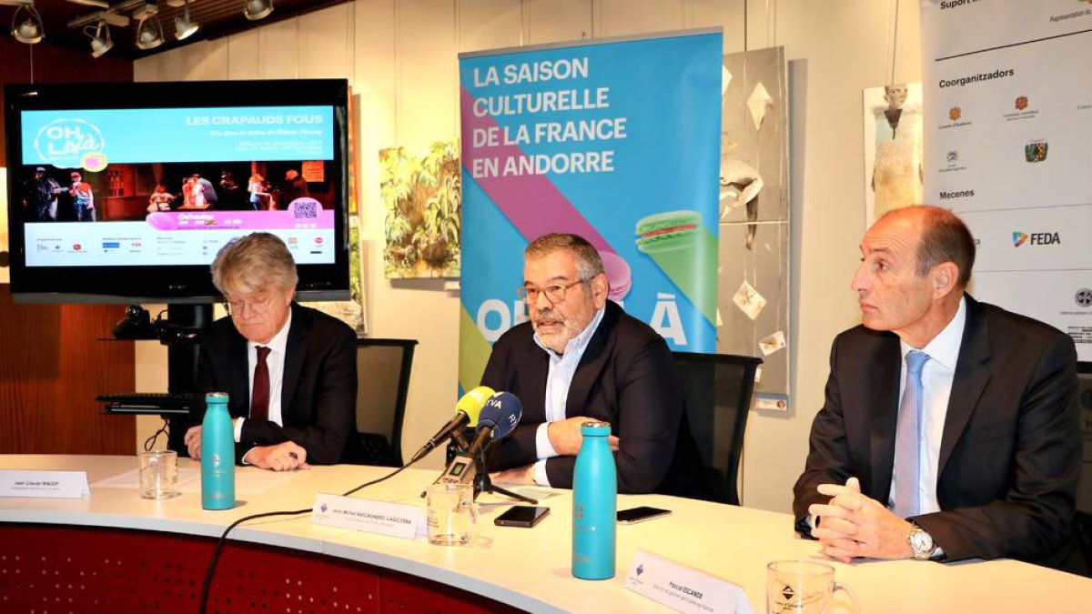 Presentació de l'obra, ahir a casa comuna.