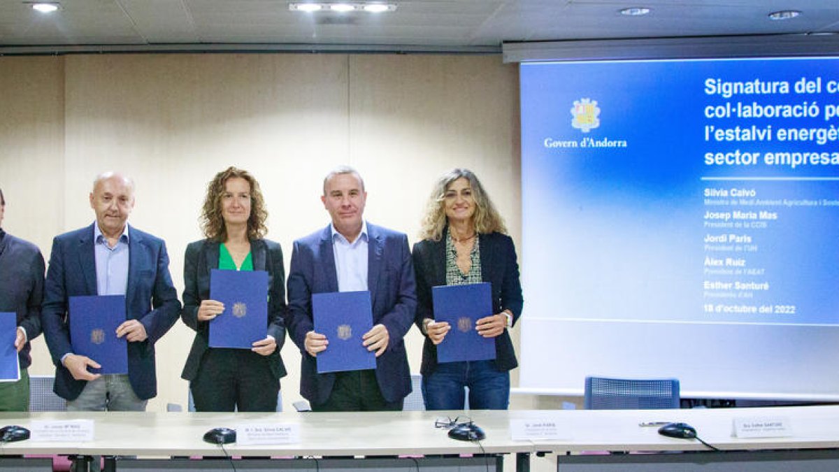 Sílvia Calvó ha signat el conveni d'estalvi energètic amb col·lectius empresarials
