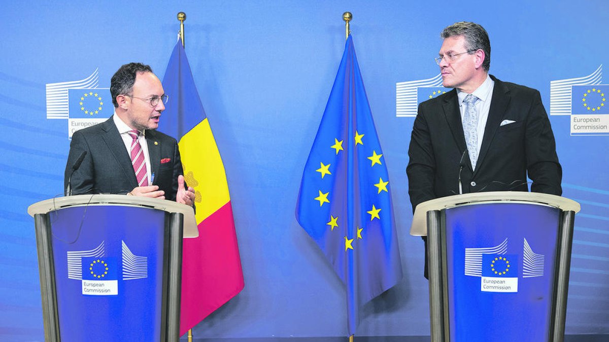 Espot i Sefcovic a la roda de premsa.