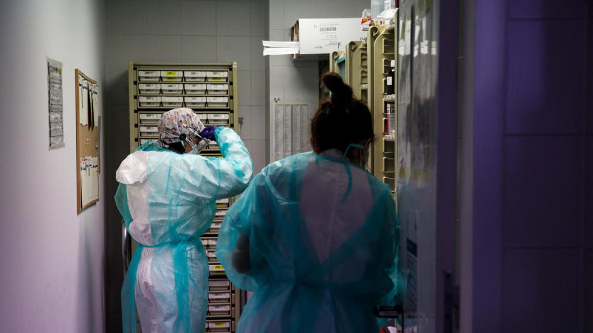 Dues treballadores del SAAS.