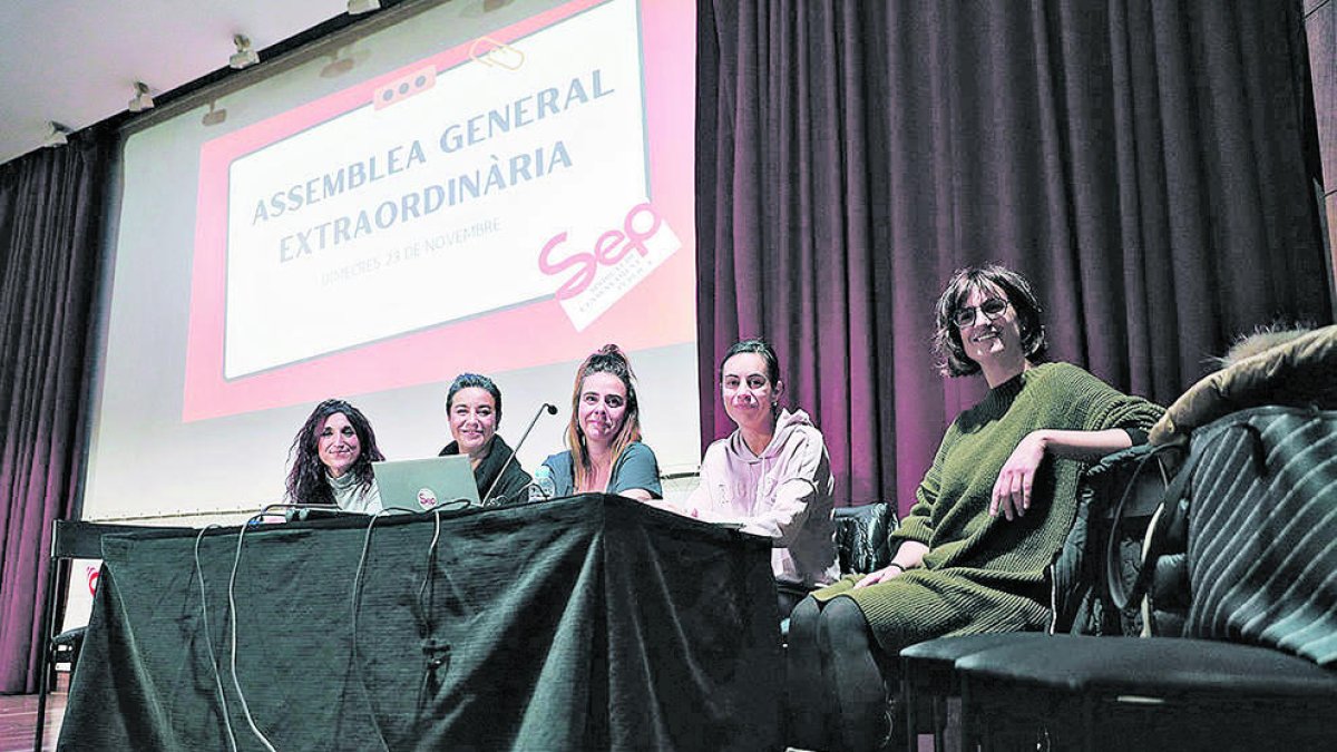 Representants del SEP en una assemblea.