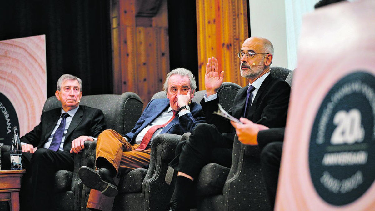 Els excaps de Govern Albert Pintat, Jaume Bartumeu i Toni Martí a la taula rodona organitzada per l'EFA.
