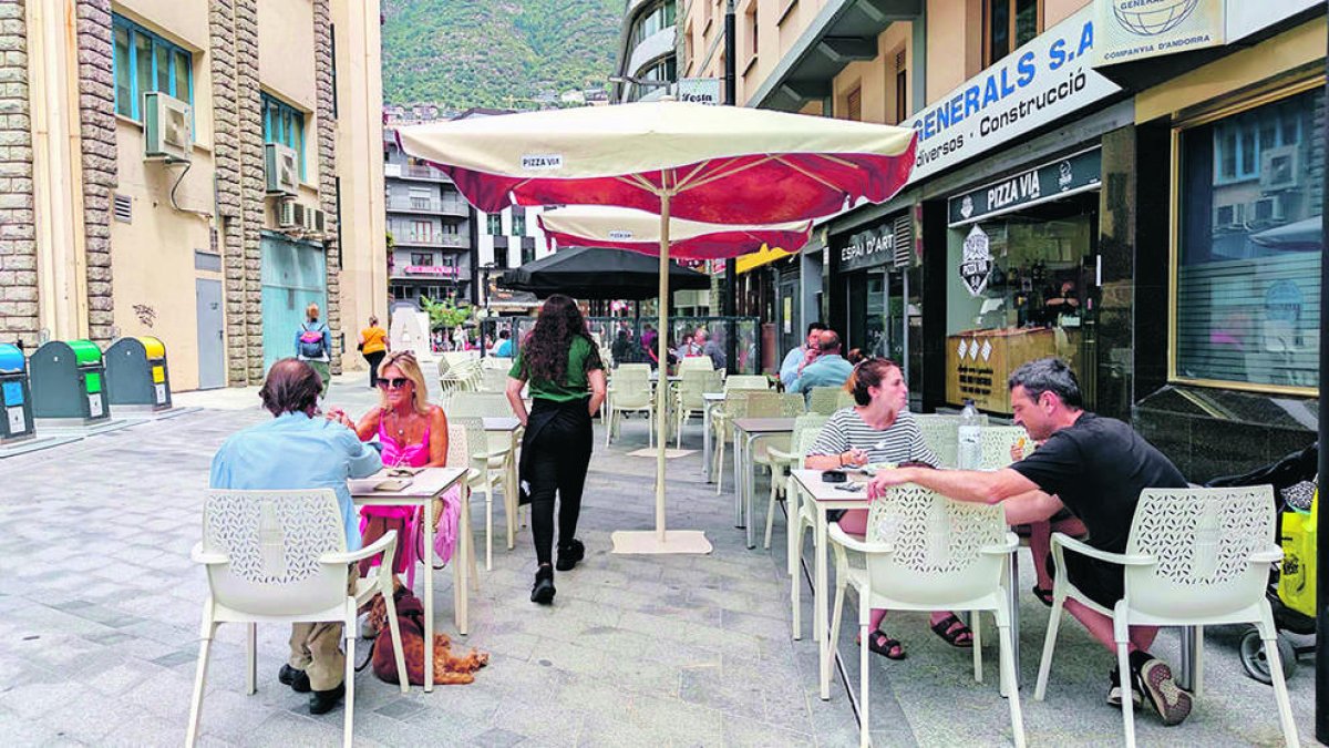 La terrassa d'un bar.