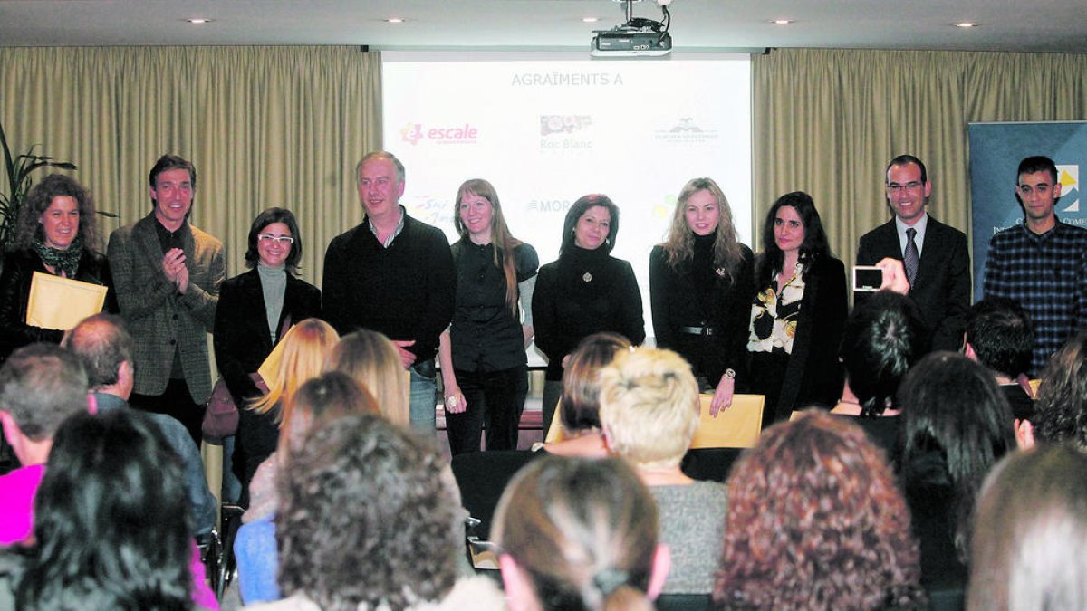 Els guardonats de l'any 2012, amb autoritats i responsables de la Cambra.