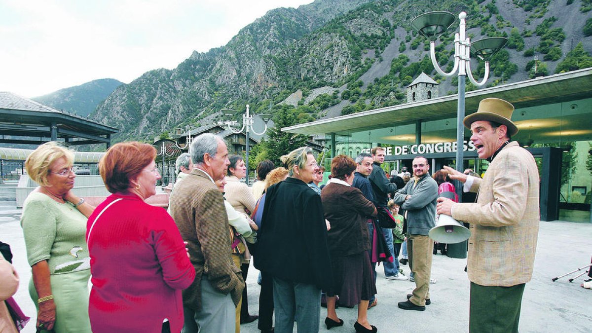 Cues per conèixer el nou espai en la jornada inaugural, el 6 d'octubre del 2007.