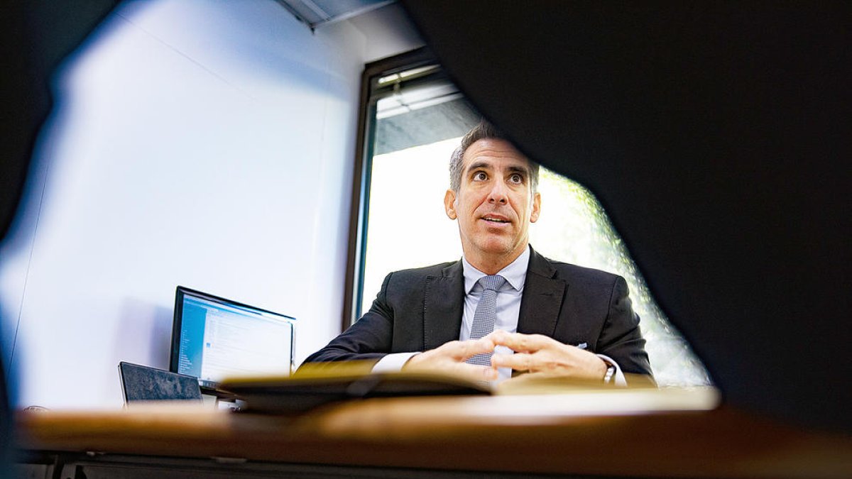 El secretari d'Estat César Marquina durant l'entrevista.