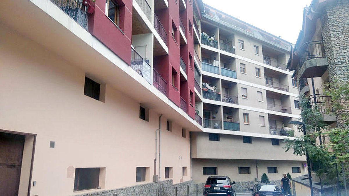 Un conflicte entre veïns deixa sense fons una comunitat