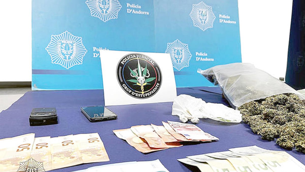 Desmantellat un punt de venda de droga.