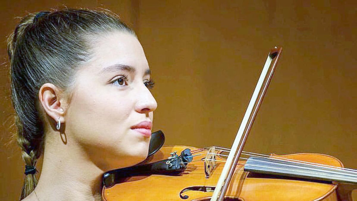 Alda Rodríguez Ronchera, Violinista i advocada