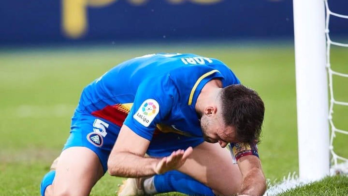 Adrià Vilanova lamenta una de les ocasions perdudes.