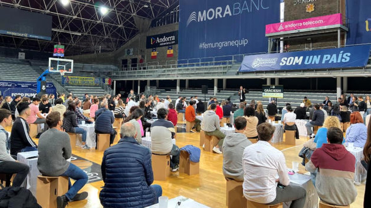 Prop de 150 persones van participar ahir al migdia al