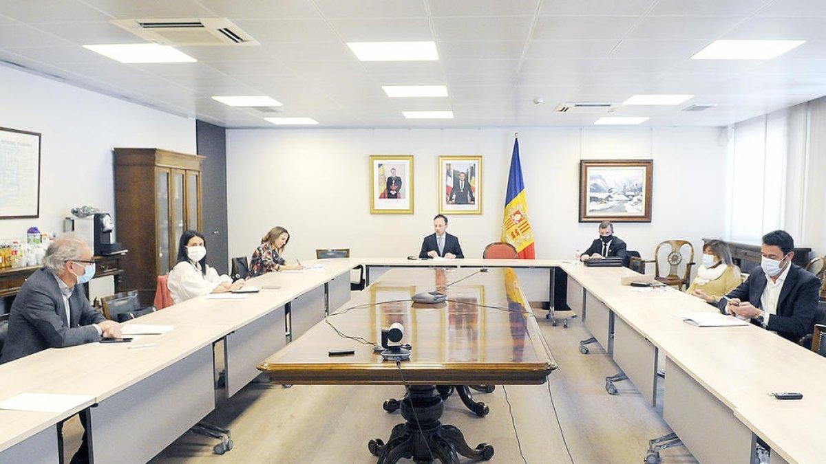 Una reunió de cònsols i Govern anterior.